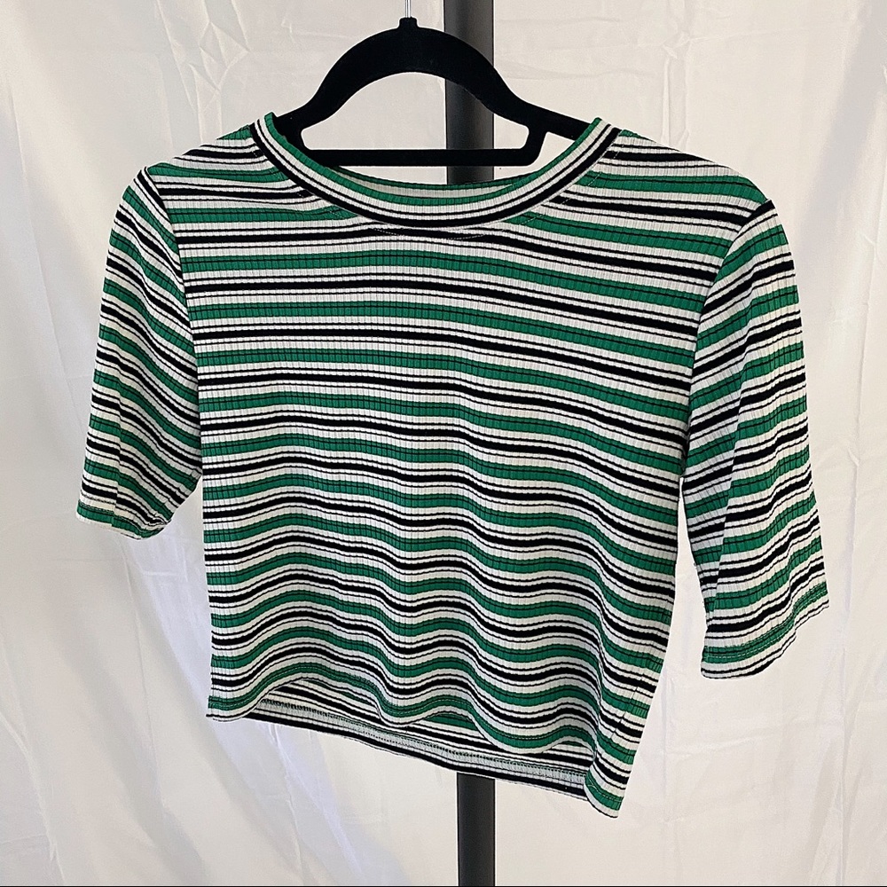 Green cropped shirt